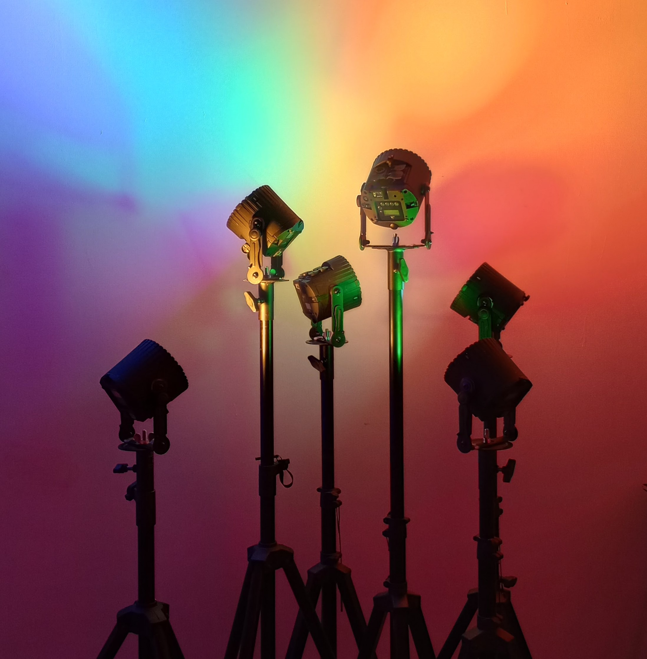 Arc en ciel de lumière créé par Jérôme Baudouin, créateur lumière de théâtre, danse, spectacle vivant.